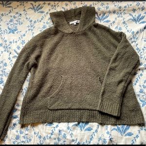 Comfy, green hooded sweater with front pouch/pocket
